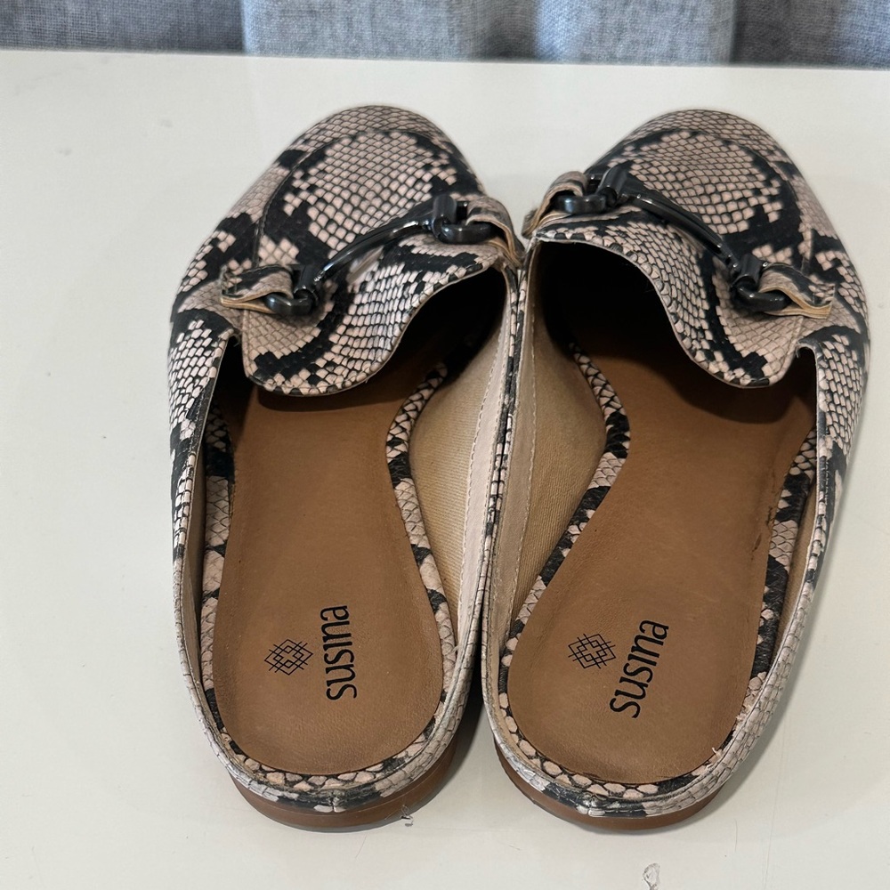 Susina Women's Snake Print flat mules. Size 8. Black and Cream - Picture 7 of 7